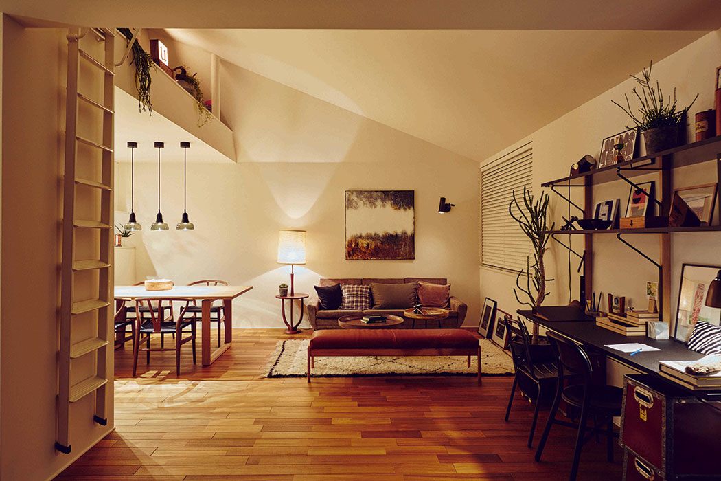 写真：勾配天井とロフトの組み合わせで、家族が自然に集まる空間　旭化成ホームズ（ヘーベルハウス）