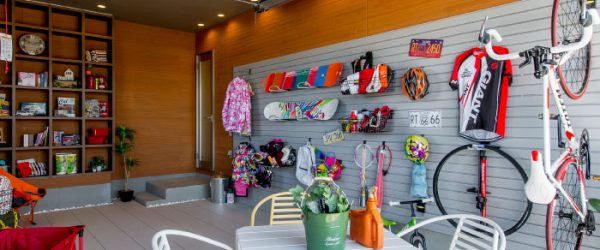 写真:ガレージ 桧家住宅