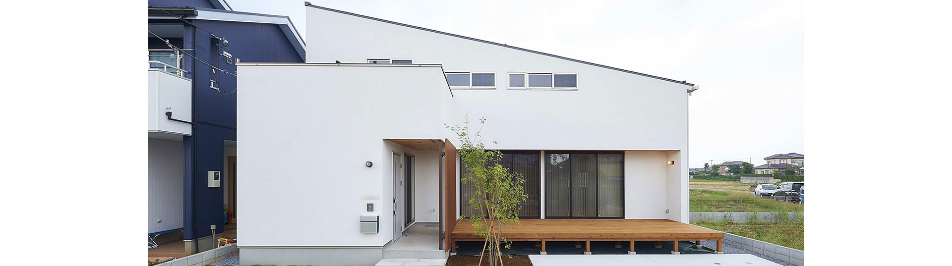 写真：二階建て住宅外観　ボウハウス