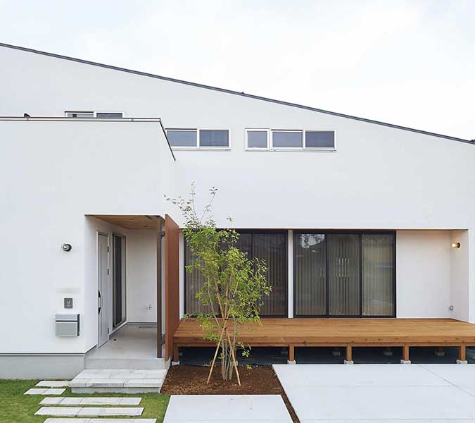 写真：二階建て住宅外観　ボウハウス