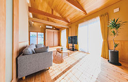 写真：檜の香るウッド調のリビング　日本ハウスホールディングス