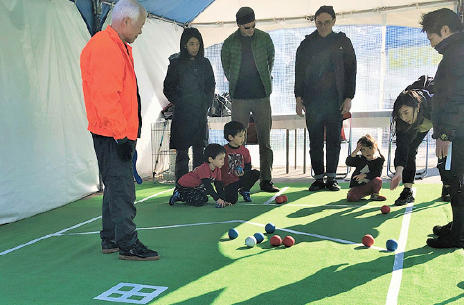 親子でパラスポーツ体験 ボッチャ体験