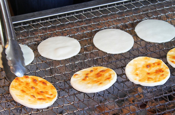 草加せんべい手焼き体験