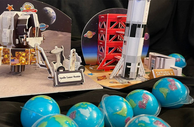 写真:3D宇宙ステーション&地球グミ