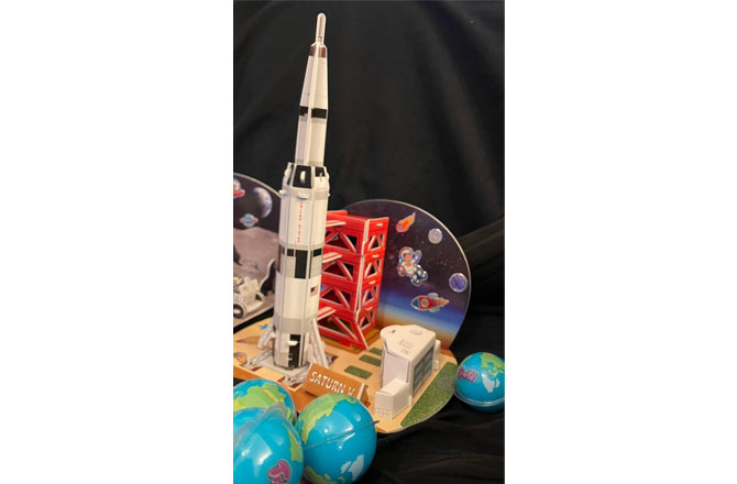 写真:3D宇宙ステーション&地球グミ