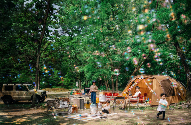 写真：キャンプを楽しむ家族