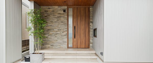 写真：玄関口　無垢スタイル建築設計