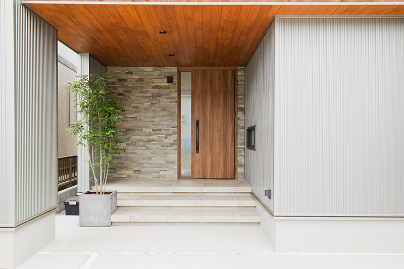 写真：玄関口　無垢スタイル建築設計