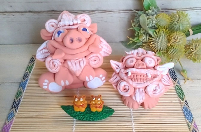 写真:粘土で作られたシーサー