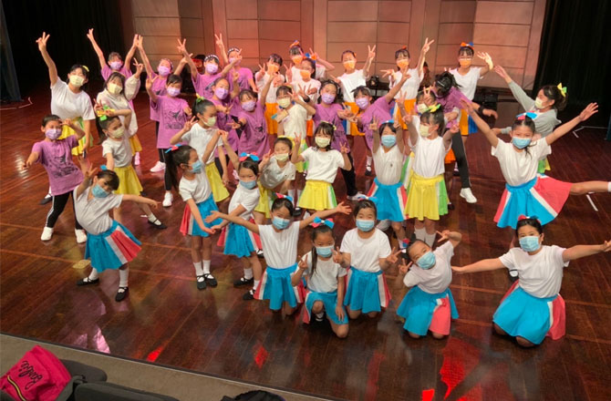 写真:チアダンスステージ