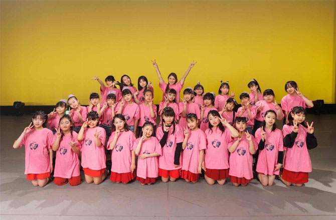 写真:キッズダンスのステージ