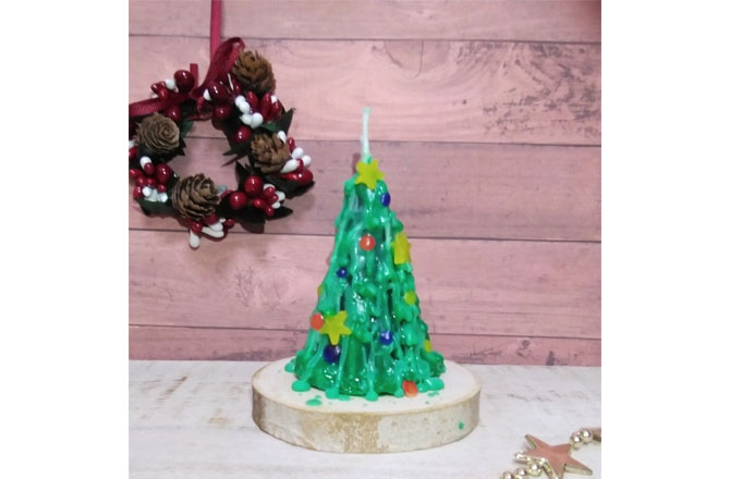 写真:クリスマスツリーのキャンドル