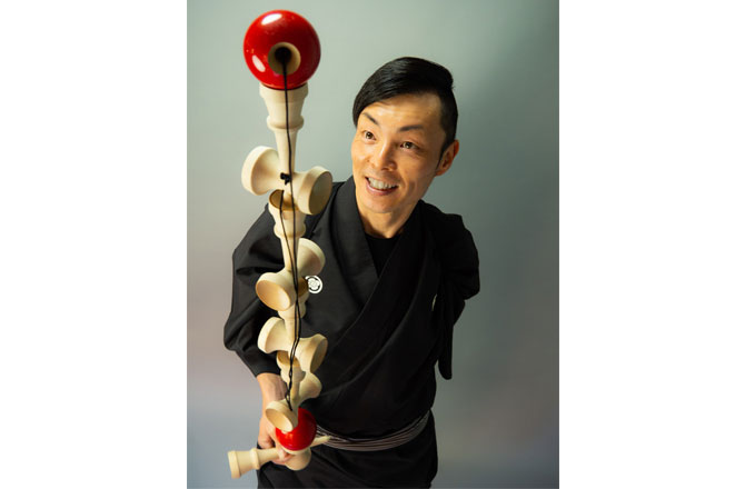 写真:伊藤佑介氏によるパフォーマンス