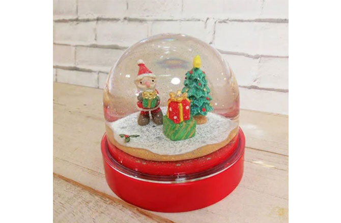 お部屋のインテリアにピッタリ♪クリスマススノードームづくり