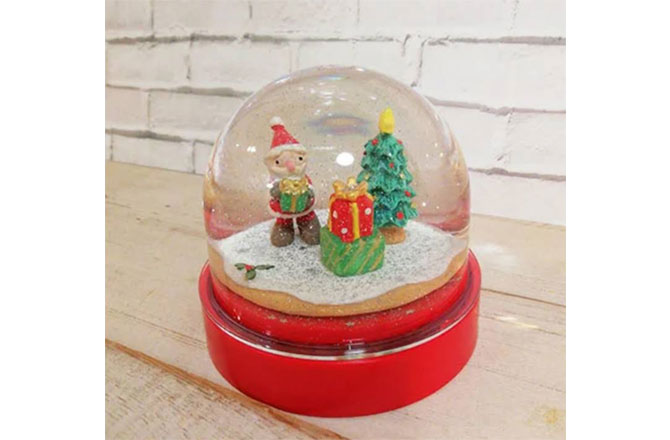 お部屋のインテリアにピッタリ♪クリスマススノードームづくり