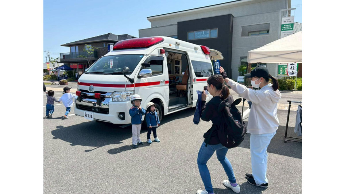 働く車がやってくる！（はしご車・パトカー・救急車）＆なりきり記念撮影