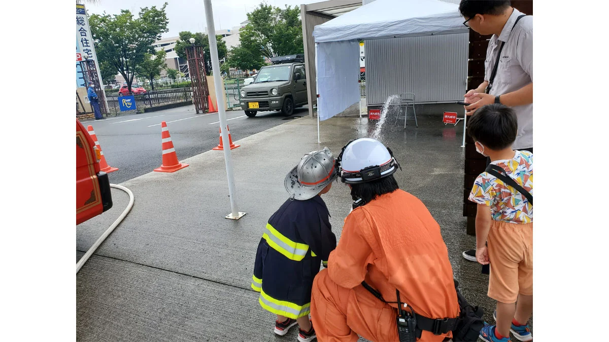 消防車の放水体験＆なりきり衣装で記念撮影|浦和住宅展示場 Miraizuのイベント情報